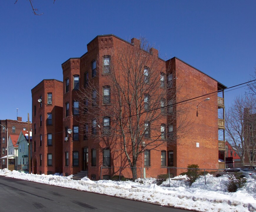 70 Bridge St in Holyoke, MA - Building Photo