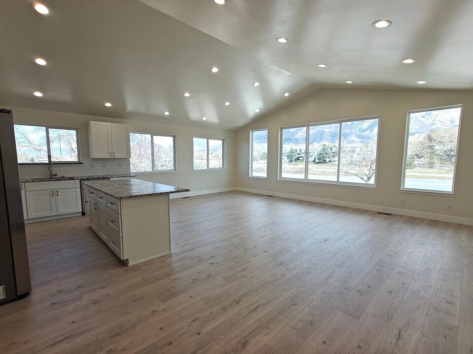 6662 S Highland Dr, Unit B in Cottonwood Heights, UT - Building Photo