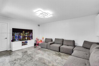 11903 SW 11th Ct in Davie, FL - Building Photo - Building Photo