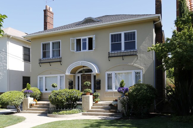3417 J St in Sacramento, CA - Foto de edificio - Building Photo