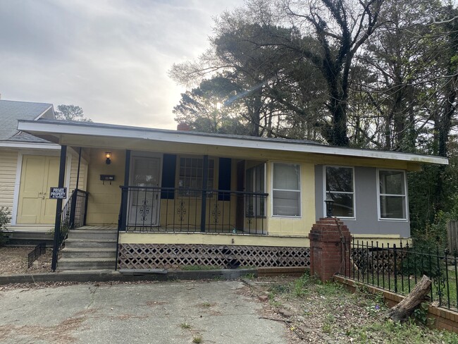 217 Scott Ave, Unit 217 C
