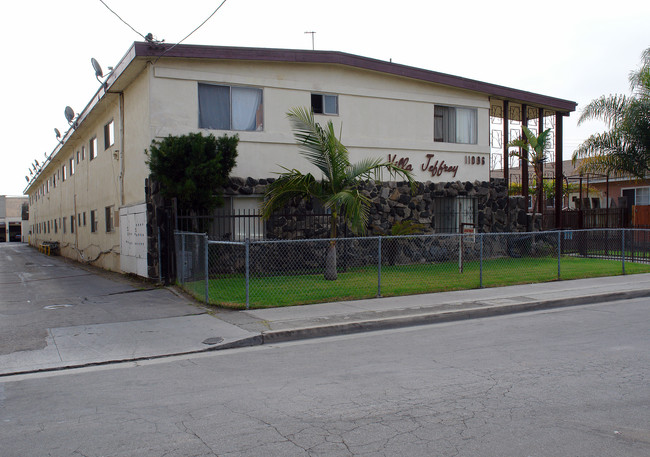 11006 S Osage Ave in Inglewood, CA - Foto de edificio - Building Photo