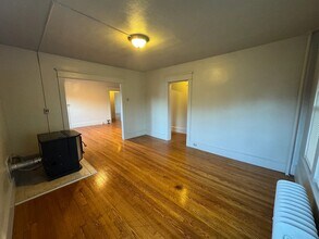 22 Lawler St, Unit 1 in Holyoke, MA - Building Photo - Building Photo
