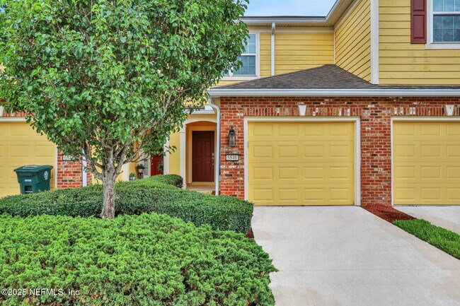property at 6846 Roundleaf Dr