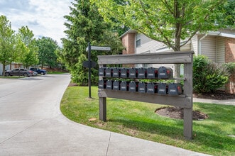 Winfield Commons in Westlake, OH - Foto de edificio - Building Photo