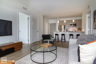 815 W Van Buren St-Unit -903 in Chicago, IL - Building Photo - Building Photo