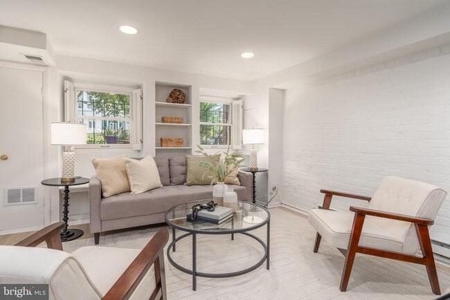 1683 35th St NW in Washington, DC - Building Photo - Building Photo