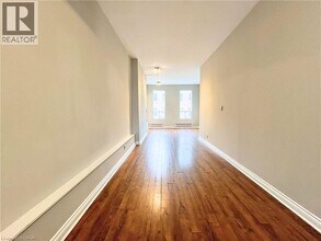 225 King St E in Hamilton, ON - Building Photo - Building Photo