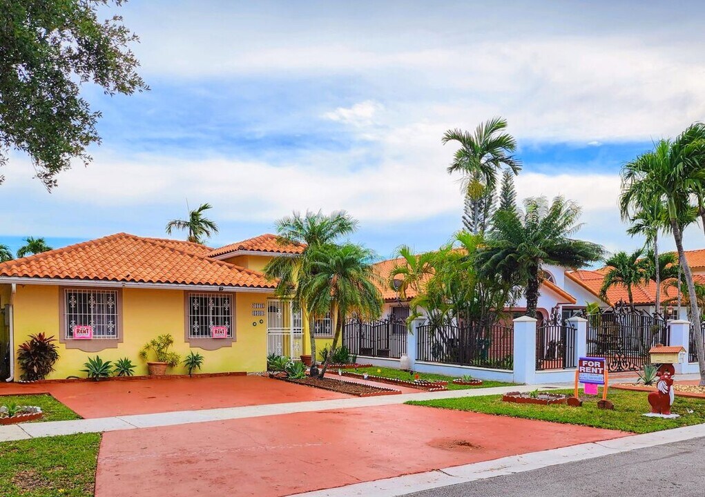 13414 NW 8th St in Miami, FL - Building Photo