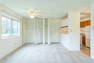 River Drive Apartments in Ypsilanti, MI - Building Photo - Interior Photo