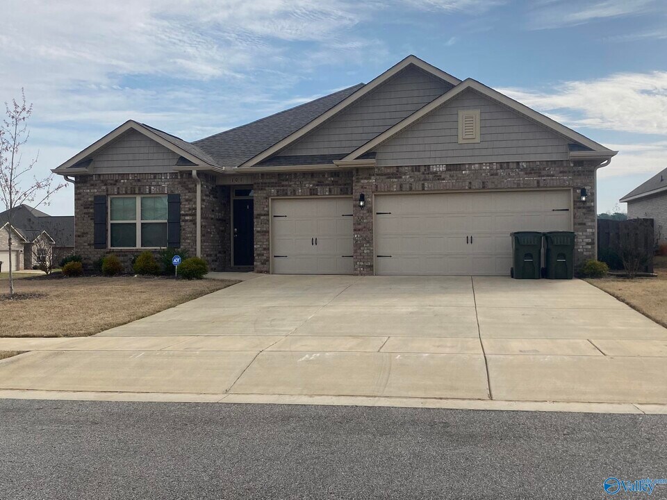 101 Donovan Dr in Madison, AL - Building Photo