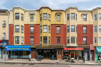 706 Manhattan Ave in Brooklyn, NY - Building Photo - Building Photo