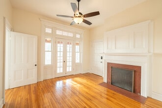 202 Lafayette St, Unit 3 in Jefferson City, MO - Foto de edificio - Building Photo