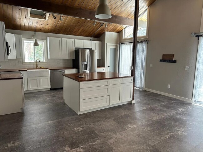 property at 1742 Twin Lakes Rd