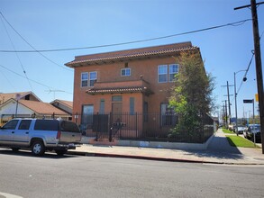 738 W 56th St in Los Angeles, CA - Building Photo - Building Photo