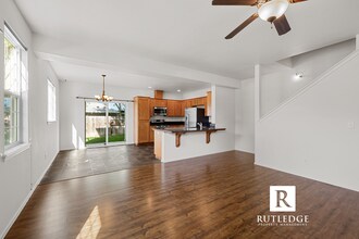 2374 Dahlia Way in Medford, OR - Building Photo - Building Photo