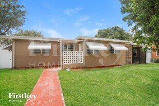 1710 NW 109th St in Miami, FL - Building Photo