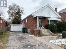 83 Clonmore Dr in Toronto, ON - Building Photo