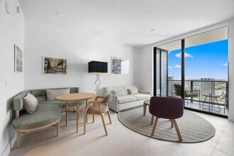 159 NE 6th St in Miami, FL - Foto de edificio - Building Photo