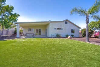 3921 Daisy Pl in Oceanside, CA - Foto de edificio - Building Photo
