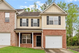 Room in Townhome on Hill Station Ct in Sugar Hill, GA - Foto de edificio - Building Photo