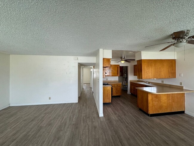 2501 Bea Ct in Bakersfield, CA - Building Photo - Building Photo