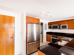 244 Biscayne Blvd, Unit 1002 in Miami, FL - Building Photo - Building Photo