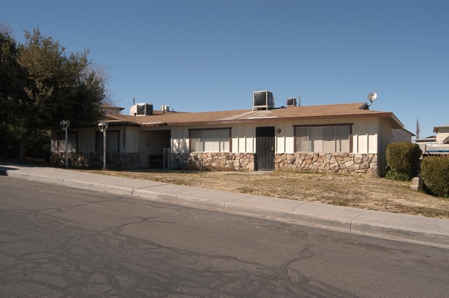 1221 Center St in Barstow, CA - Building Photo - Building Photo