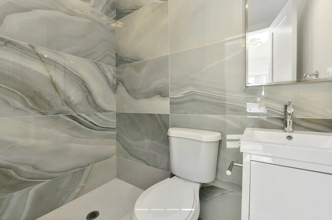 200 Maverick St, Unit 200 Maverick in Boston, MA - Building Photo - Building Photo