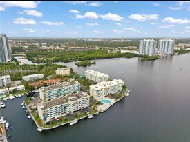 16546 NE 26th Ave, Unit 4J in Miami, FL - Building Photo