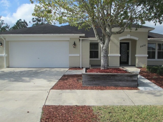 2438 Tyson Lake Dr in Jacksonville, FL - Foto de edificio