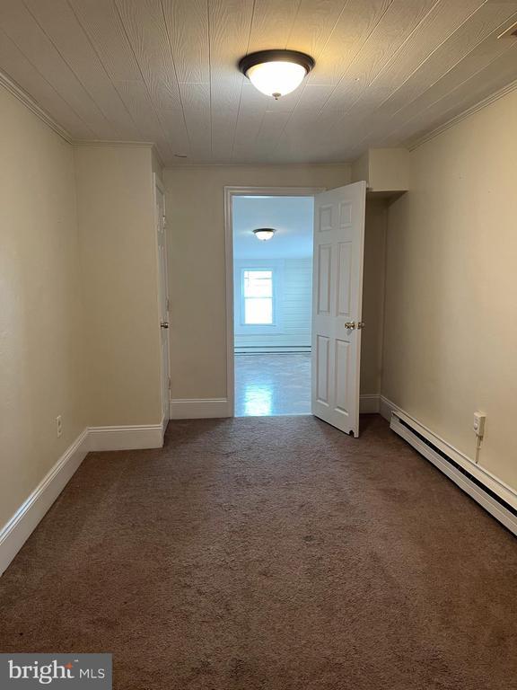 204 W Washington St in Charles Town, WV - Building Photo - Building Photo