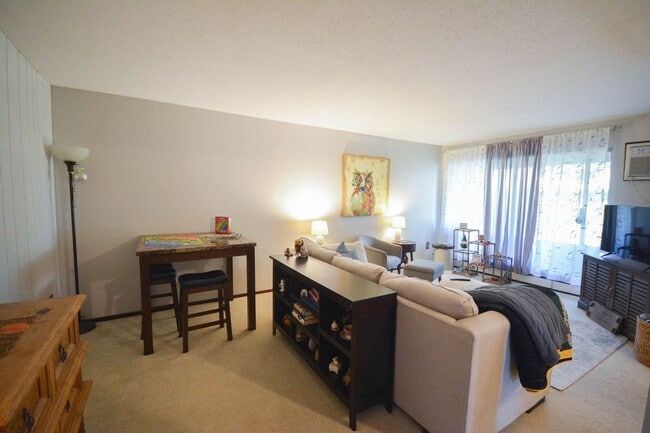 354 Elton Hills Dr NW in Rochester, MN - Building Photo - Building Photo
