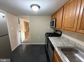 5831 Mt Vernon Dr in Alexandria, VA - Building Photo