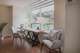 215 The Donway W in Toronto, ON - Building Photo - Building Photo