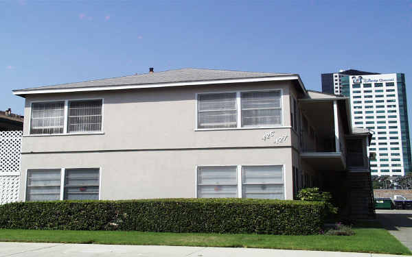 125 N Avon St in Burbank, CA - Foto de edificio