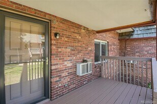 5401 E Warren Ave, Unit 204 in Denver, CO - Building Photo