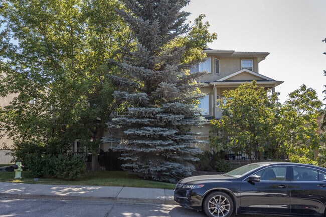 4718 Stanley Rd SW in Calgary, AB - Building Photo - Building Photo