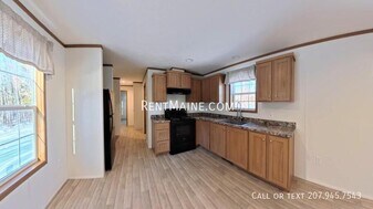 135 Penney Ln in Bradley, ME - Building Photo