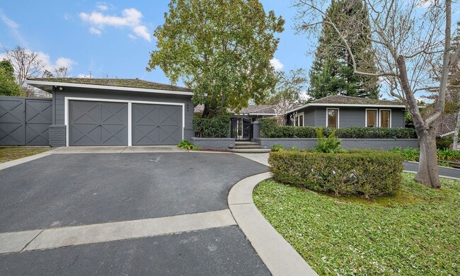 441 La Mesa Dr in Menlo Park, CA - Building Photo - Building Photo