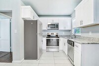 2446 Lynn Iris Dr photo'