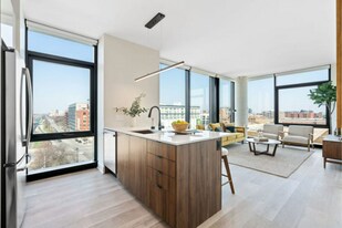 1135 W Van Buren St in Chicago, IL - Building Photo