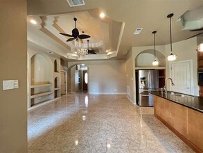 6040 Queen's Ct in Orange, TX - Building Photo - Building Photo
