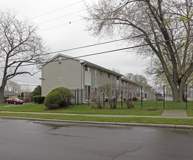 Oakdale Cooperative in Ferndale, MI - Building Photo - Building Photo