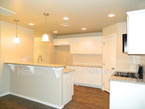 136 St Charles Way in Midwest City, OK - Building Photo - Building Photo