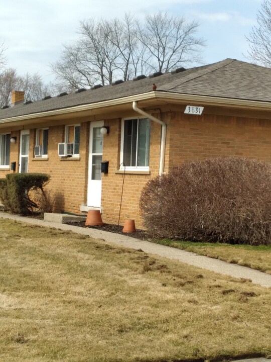 3831 Devon Rd in Royal Oak, MI - Building Photo