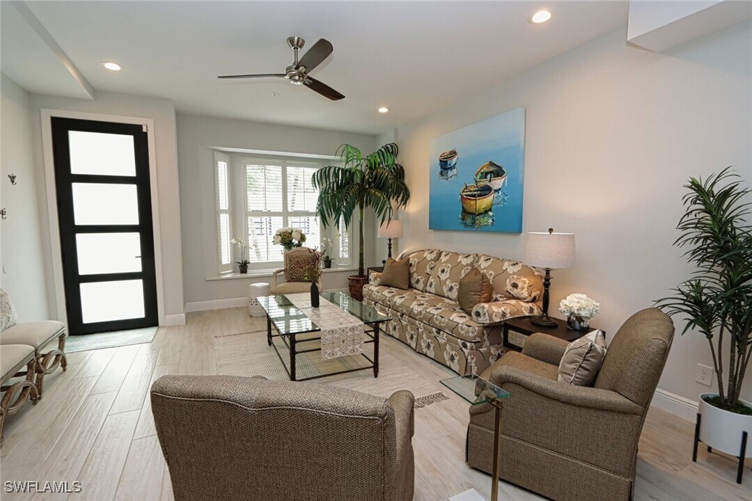 1165 4th St S in Naples, FL - Building Photo
