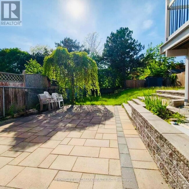 property at 18 Rollingwood Dr