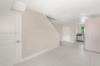 813 NW 3rd Ave in Fort Lauderdale, FL - Building Photo - Building Photo