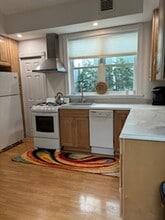 8 Railroad Ave, Unit 8 in Montvale, NJ - Foto de edificio - Building Photo